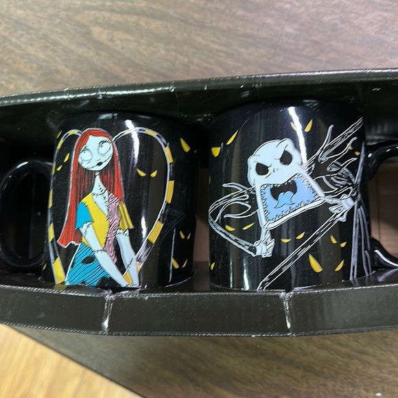 Brand new Disney the night before Christmas set of 2 mugs - Picture 2 of 5